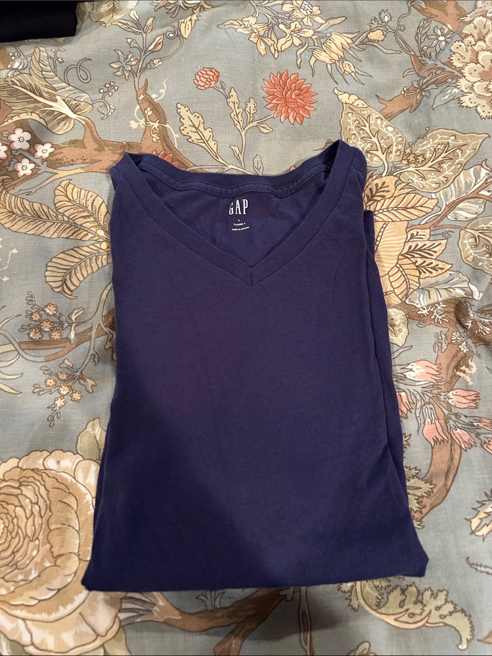 GAP Men's Short-Sleeve V-Neck Tees - 2 Black, Olive, Charcoal, Navy - Picture 6 of 7